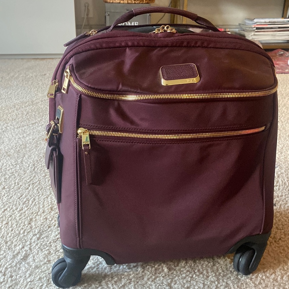 VOYAGEUR
Oxford Compact Carry-On